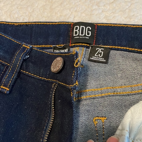 BDG Urban Outfitters Girldfriend High Rise Dark Blue Denim Jeans Size 25 - Picture 2 of 5